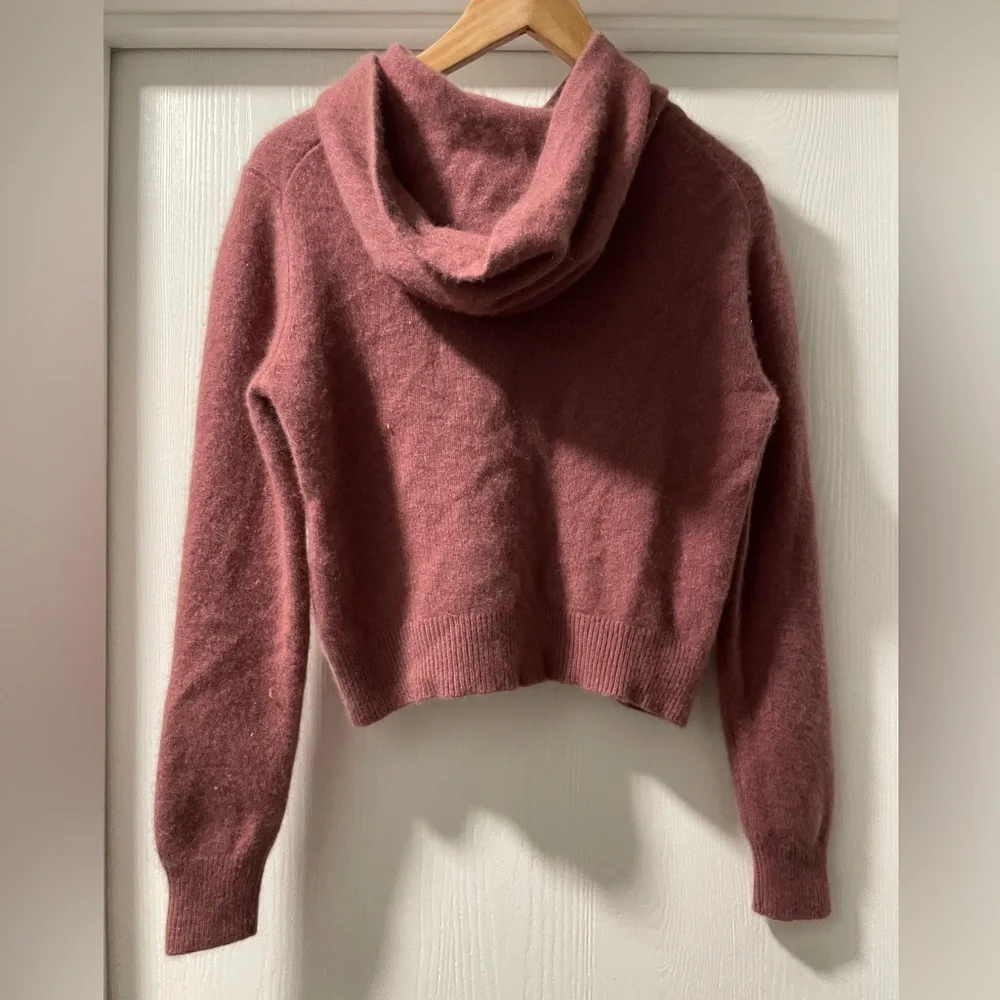 Aritzia The Group by Babaton Plateau Lux Cashmere Hoodie in Mauve Pink. Size M - Picture 3 of 6